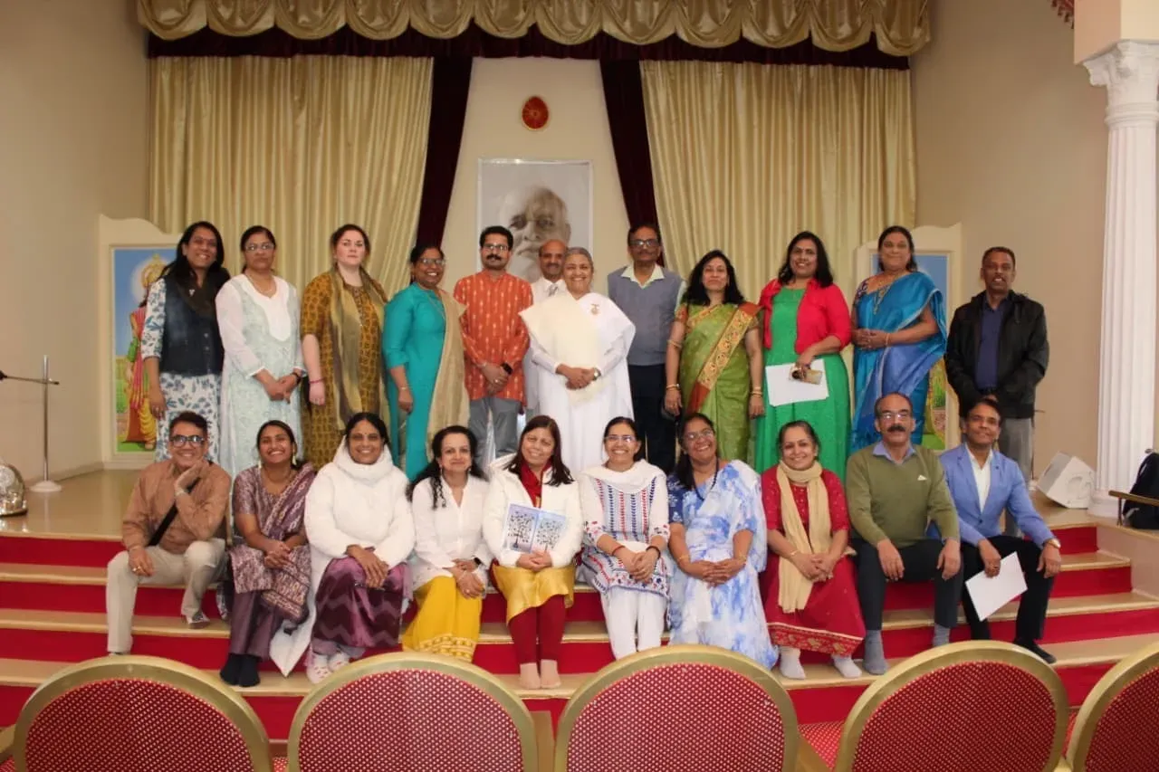 VisitofTeachersfromtheIndianEmbassySchoolMoscow-1 .webp